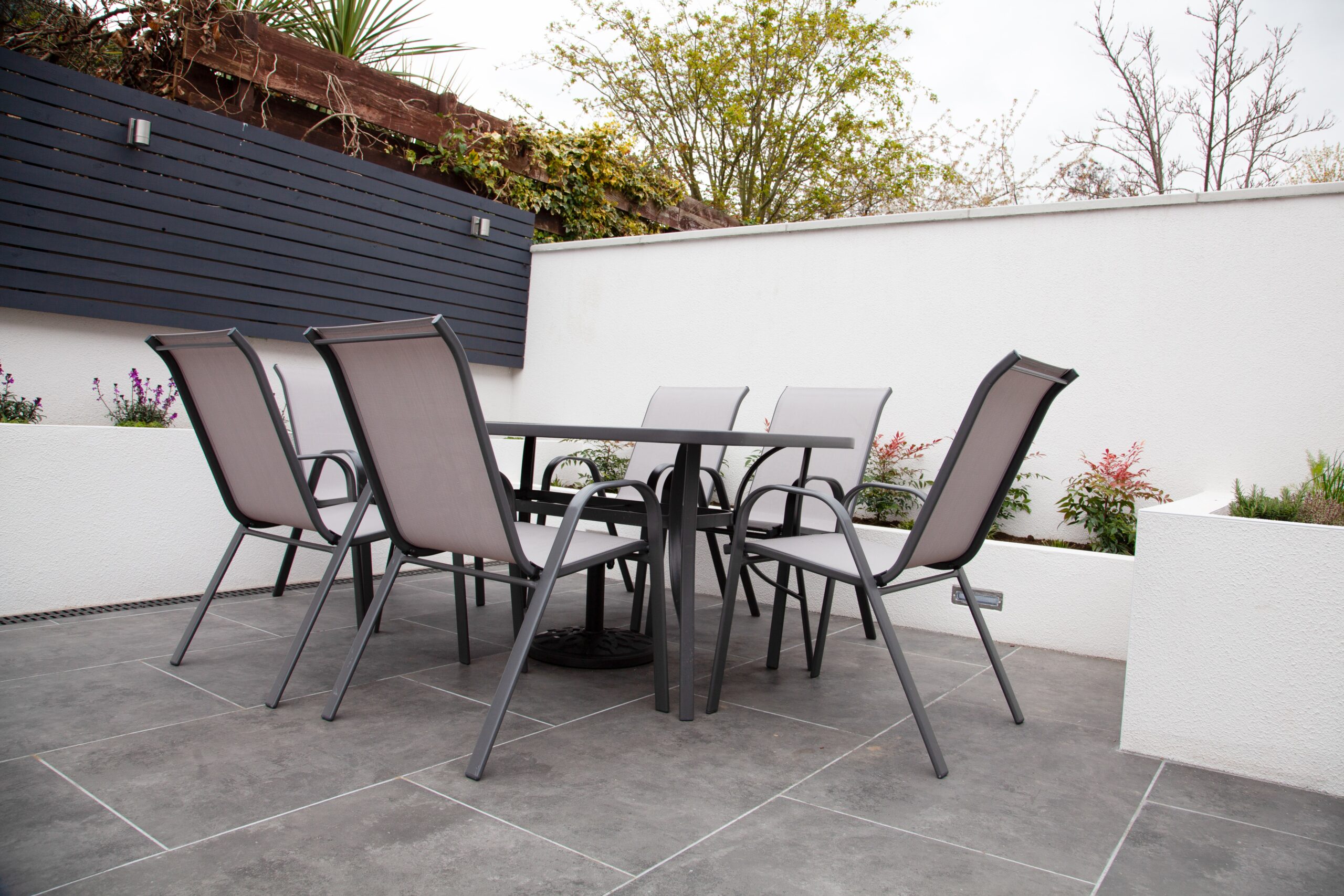  What are the Benefits of Porcelain Deck Tiles?